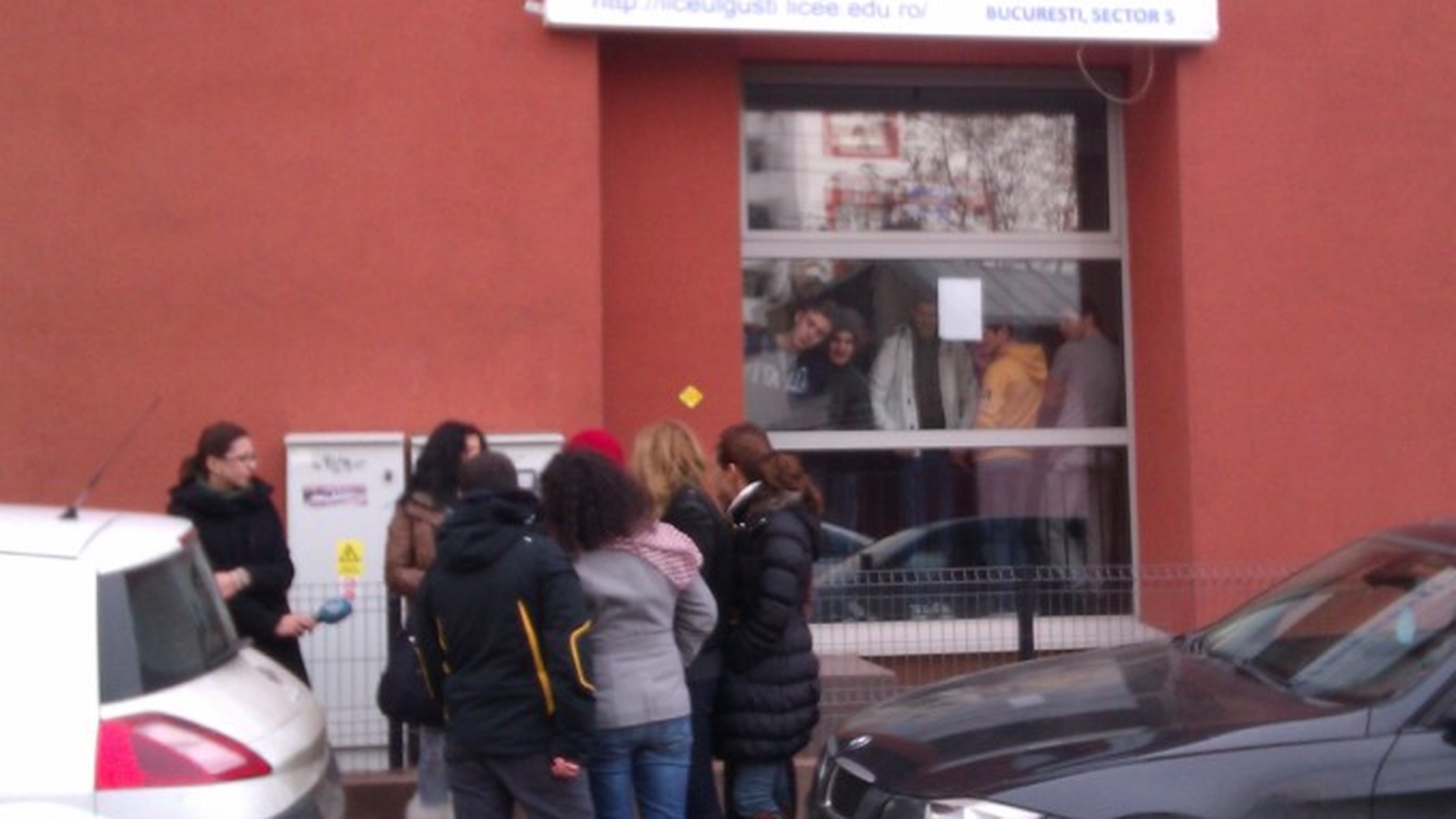 Eleva violata in toaleta unui liceu din Bucuresti a disparut! Masuri drastice la “Dimitrie Gusti”: elevii nu mai au voie in pauza!