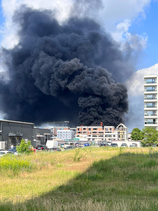Incendiu puternic în Pipera! Un șantier a luat foc | FOTO + VIDEO