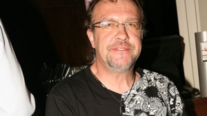 Ce face iubita cu 30 de ani mai tanara cu Gabriel Cotabita, in timp ce artistul zace pe patul de spital!