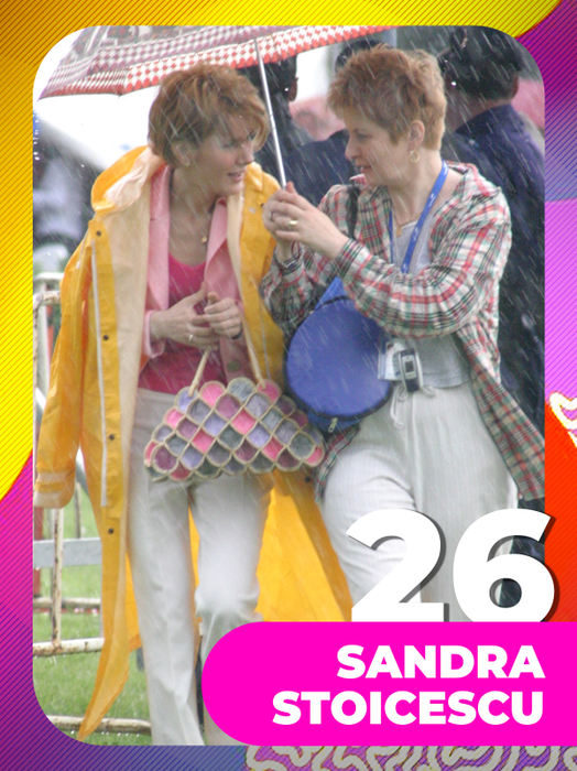 TOP 30 fete-sexy chiar şi atunci când afară plouă. Monica Gabor, Anna Lesko şi Bianca Drăguşanu s-au udat… la propriu!