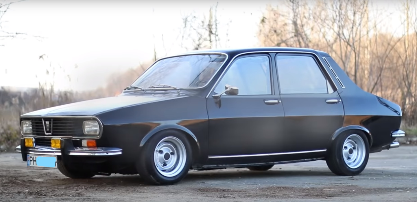 Dacia 1300 cu deschidere din telefon, interior de BMW și volan de Duster sport. VIDEO