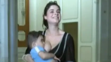 VIDEO O mama si-a alaptat copilul in Parlament! Esti de acord?