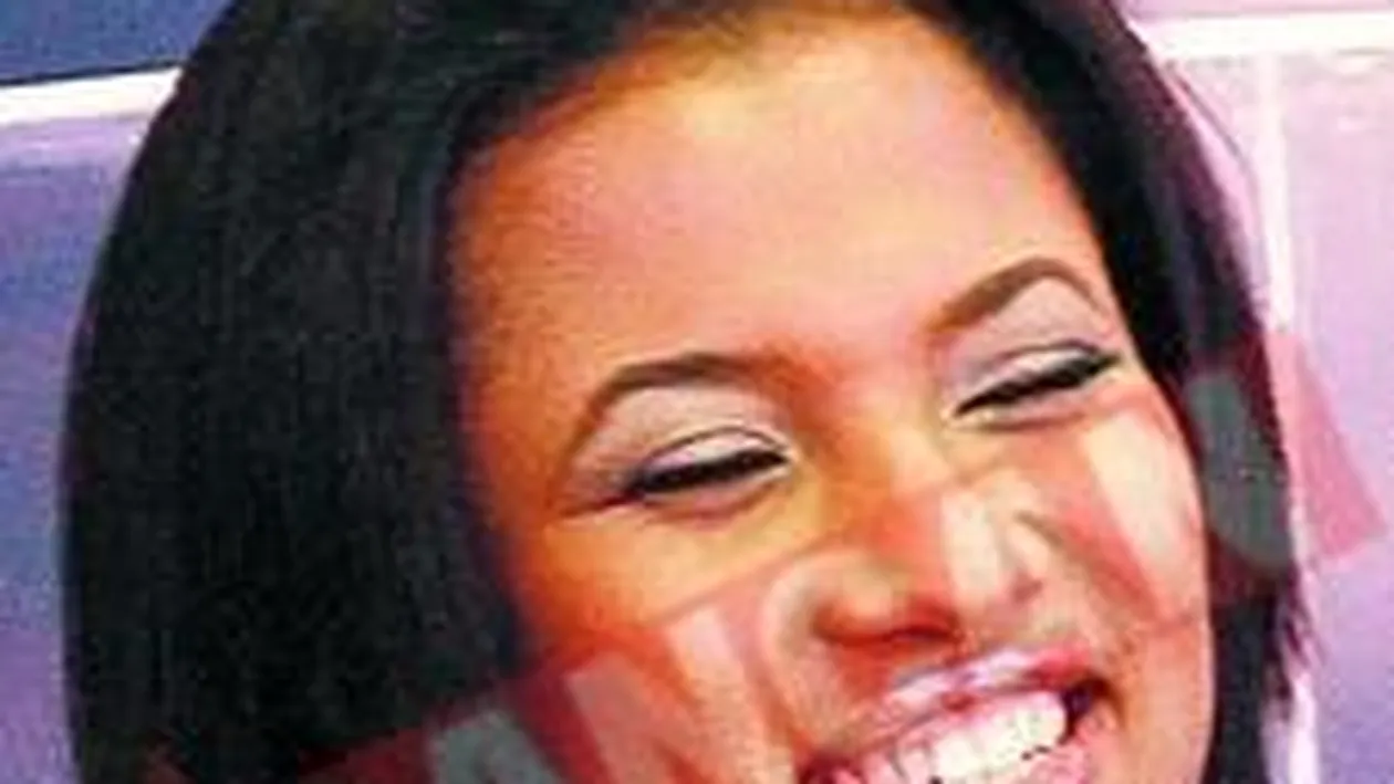 Pasarin isi albeste dintii cu bicarbonat