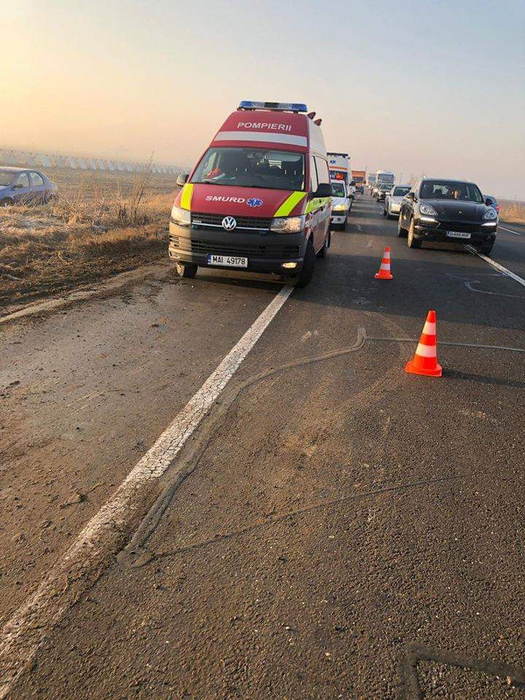 Un camion s-a răsturnat pe DN 2, în Ialomița. Șoferul a murit