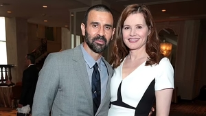 După cinci ani de la despărțire, procesul de divorț dintre actrița Geena Davis și Dr. Reza Jarrahy a ajuns la final