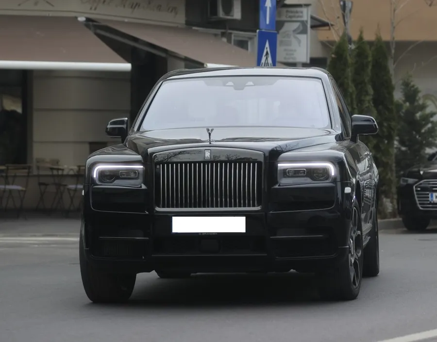 Alexandra Becali a renunțat la Bentley pentru un Rolls (SURSA FOTO: CANCAN.RO)