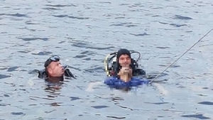 Bărbat, găsit plutind în Dâmboviţa! Imagini terifiante după ce a fost scos din apă