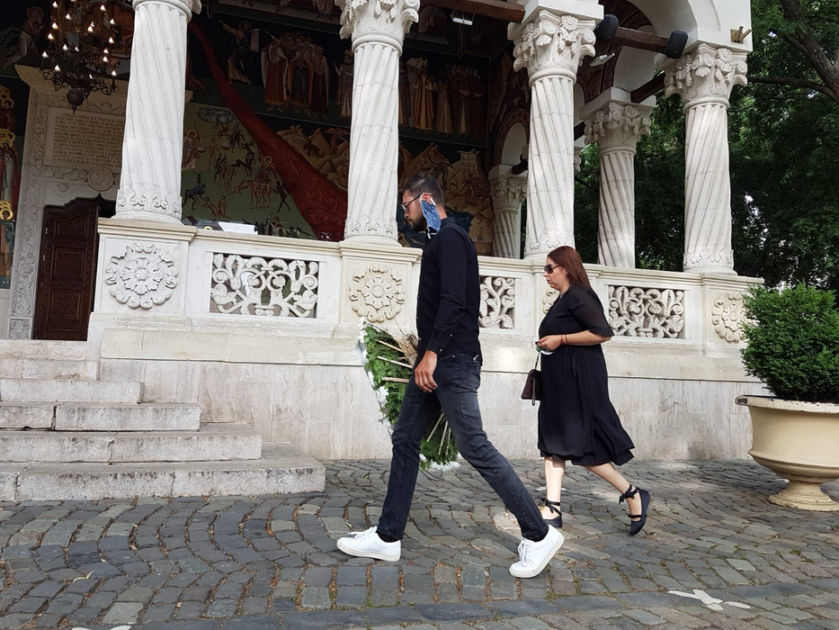 Imagini în exclusivitate de la înmormântarea lui Costin Mărculescu
