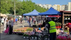Relaxare totală la Piața Obor. Oamenii au ieșit din casă de 1 mai la...cumpărături. VIDEO
