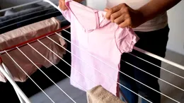 Ce presupune metoda japoneză de a usca hainele mai repede iarna. Cum trebuie așezate, de fapt