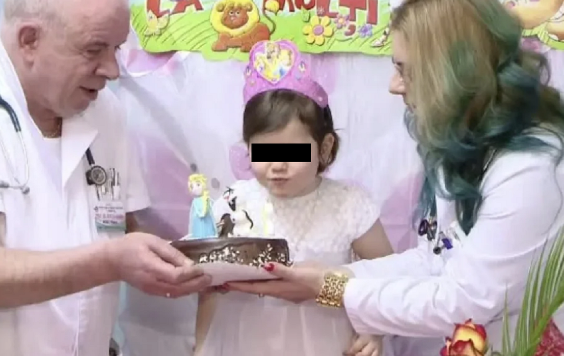 Cum arată acum fetița care a crescut cu pufuleți până la 4 ani: ”Când s-a văzut a început să plângă”