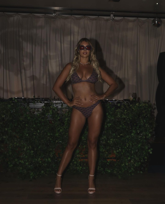 Ea este românca care la doar 21 de ani a fost desemnată ceam mai sexy înotătoare din lume. Andreea Drăgoi este stabilită de ani buni în SUA