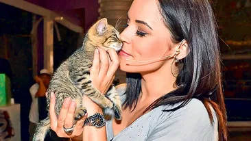 Prima reactie a Andreei Marin! Prezentatoarea tv s-a pozat pe plaja din Dubai si a explicat motivul casatoriei cu Tuncay