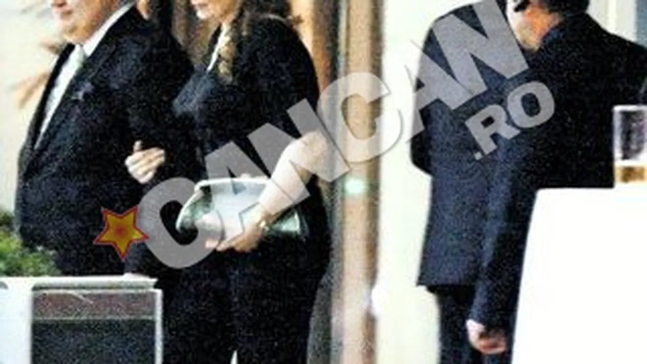 Jean Valvis tine la brat o doamna de vis. A parasit Oscarurile in limuzina germana cu sofer personal