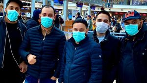 Speculă cu măști la intrarea într-un hypermarket din Vaslui. Oamenii sunt revoltați: “Caută să se îmbogățească!”