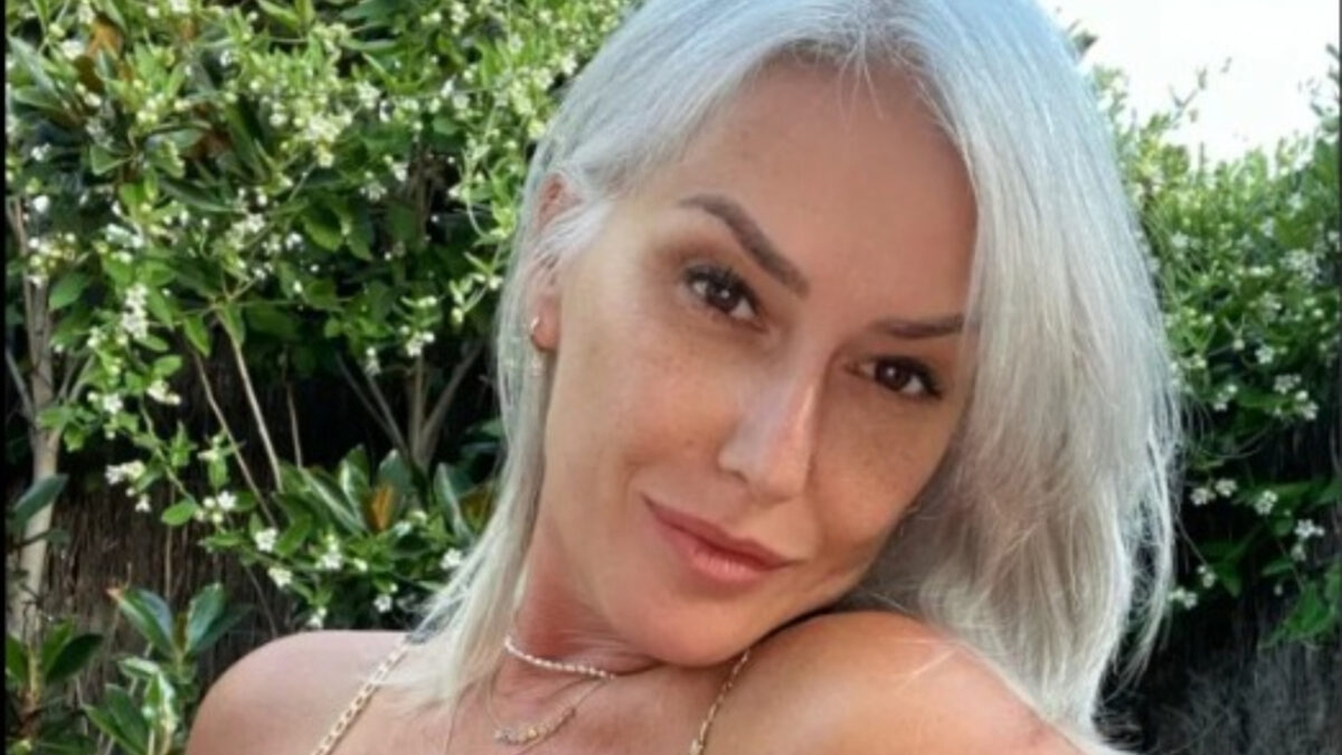 Cea mai sexy bunică de pe OnlyFans. Femeia de 57 de ani le-a sucit mințile tinerilor de 19 ani
