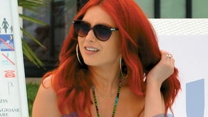 Trupul ei o face pe zeita Venus sa paleasa! Cum reuseste mamica Elena Gheorghe sa arate atat de bine in costum de baie?!