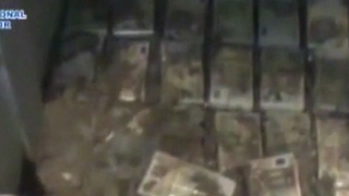VIDEO 25 de milioane de euro ingropati sub podeaua vilei unor traficanti de droguri au fost confiscati! Uite intreaga operatiune
