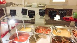 Câți lei costă un meniu complet în cantina Parlamentului, de fapt: "Nu sunt deloc prețuri mici!"