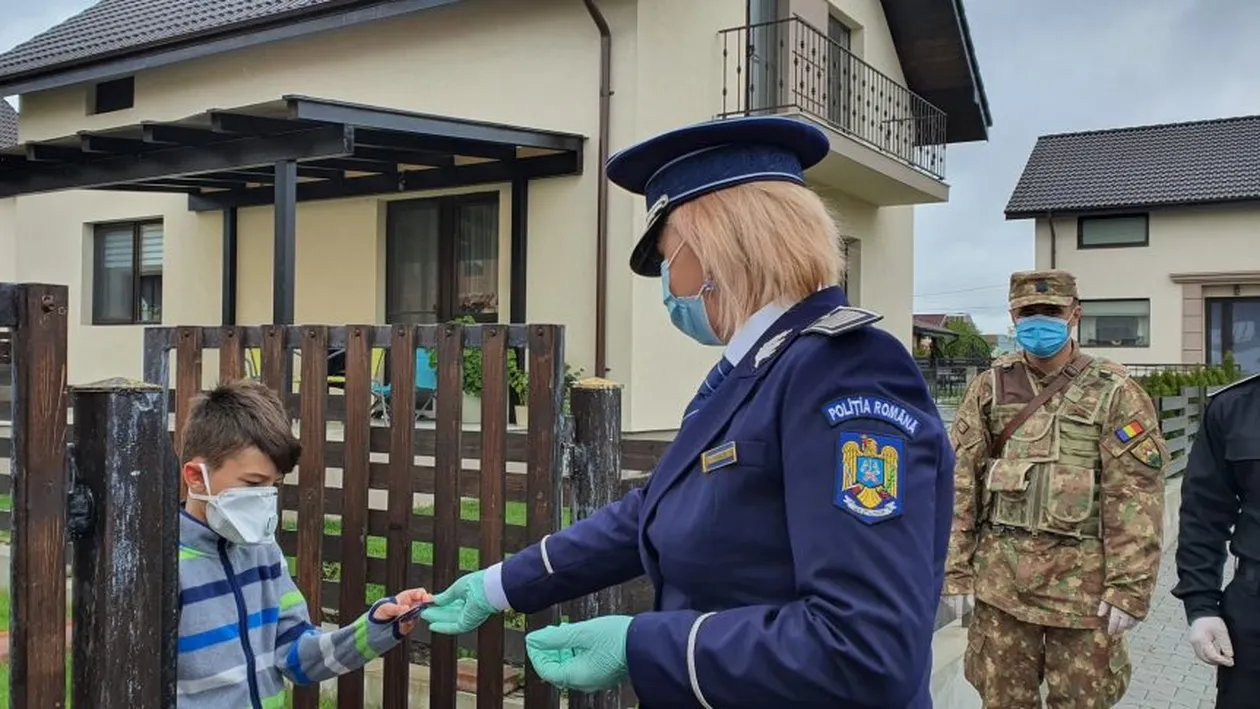 Un copil din Bistrița i-a impresionat pe polițiști. Mesajul pe care l-a transmis s-a viralizat: „Ne-a făcut să zâmbim din suflet!”„