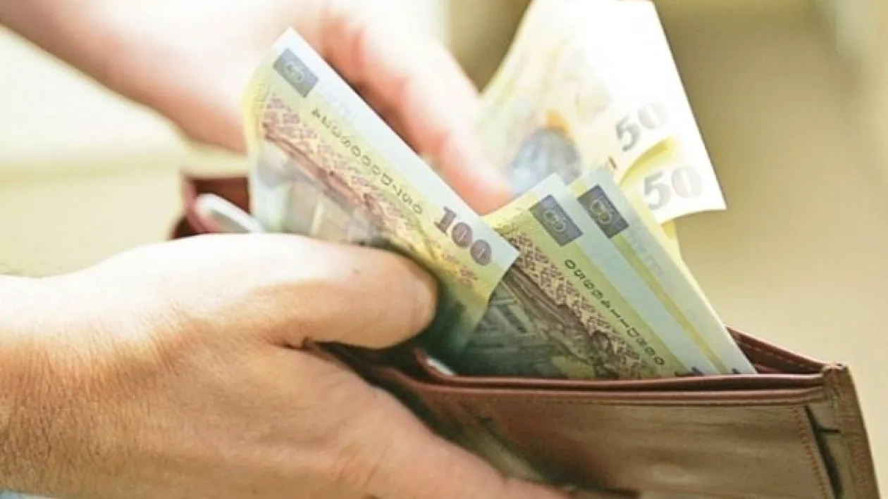 O pensionară din Craiova a găsit un portofel plin cu bani! Ce a făcut cu el i-a șocat pe toți