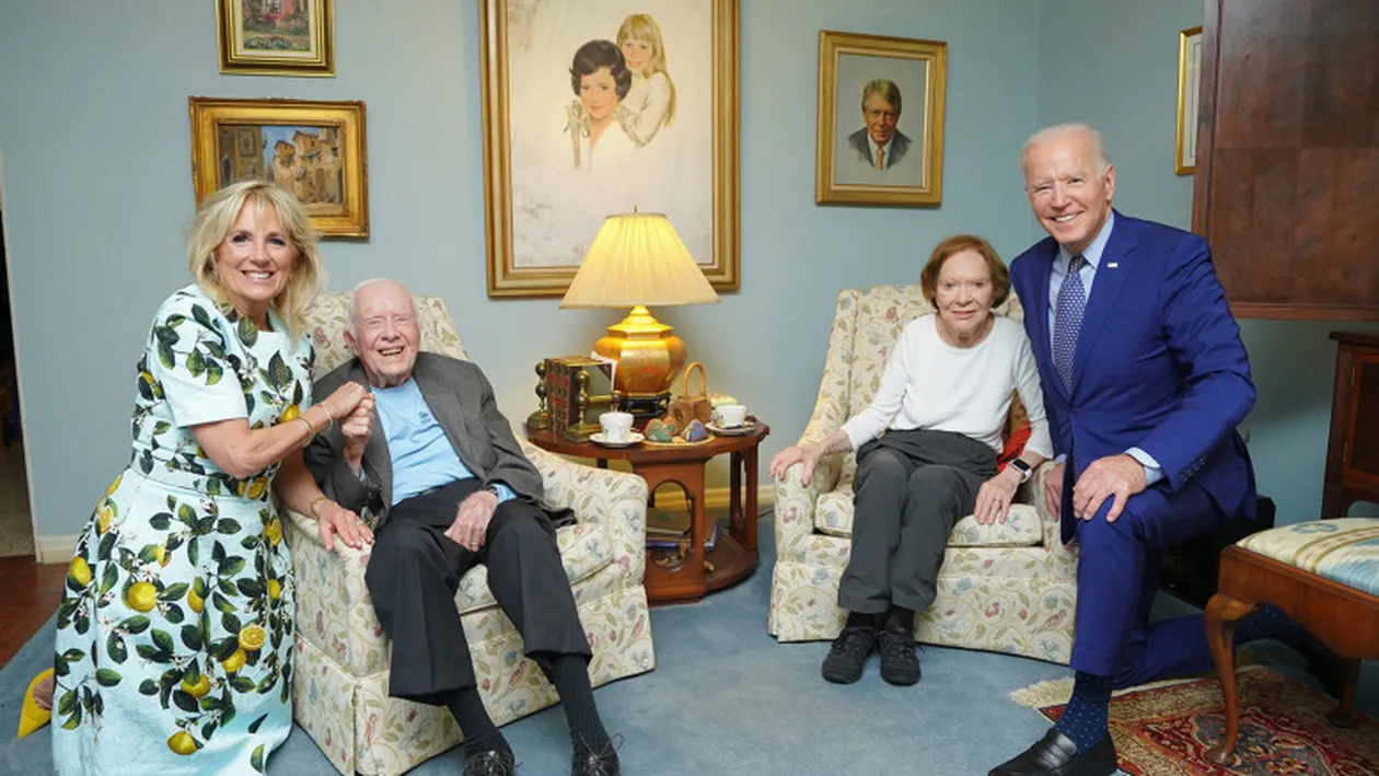 Familia Biden, în vizită la Jimmy Carter, fostul președinte al SUA. Fotografia bizară care a apărut