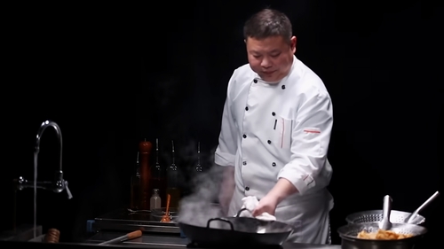 Chef John și secretul crustei aurii care trosnește la fiecare mușcătură din Puiul cu glazură de lămâie