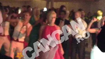 Udrea a facut spectacol pe ringul de dans! S-a miscat ca o brazilianca la carnaval si apoi ca o oseanca la hora