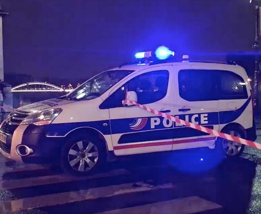 Explozie în Paris! Turnul Eiffel a fost evacuat