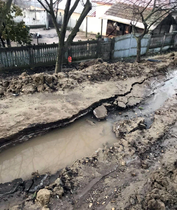 Lucrările de canalizare s-au transformat într-un coșmar