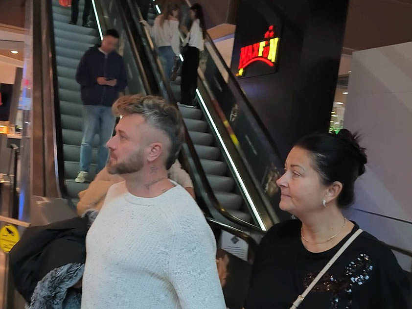 Tavi nu i-a dat o clipă drumul la mână Gabrielei