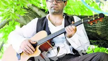 Mihai Margineanu, asaltat de mamaite! Cucerit cu 15 borcane de zacusca si cartofi prajiti