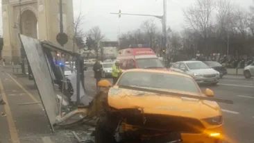 Două persoane din Capitală au ajuns la spital după ce au fost lovite de o mașină într-o stație de autobuz