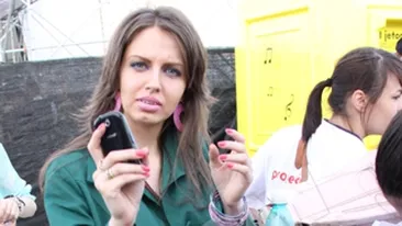 Connect-R - la baut cu baietii, iubita lui - la munca