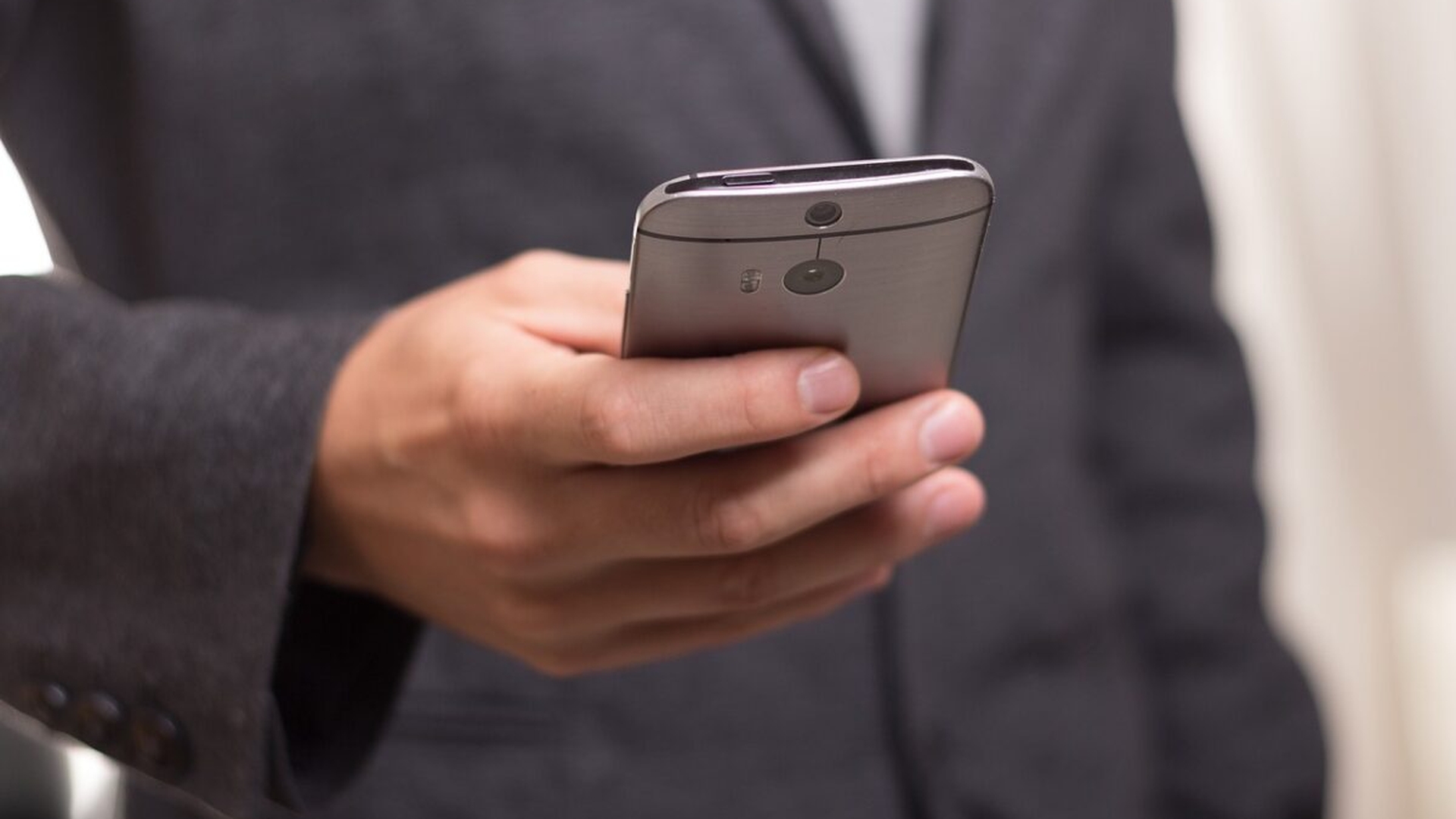 Tu știai asta? Ce se întâmplă dacă tastezi codul *#9090# pe un telefon cu Android
