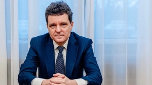 ”E de notorietate că lui Nicușor Dan îi plac gagicile”. Ironii în lanț către președintele României