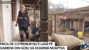 O familie din Gorj s-a mutat în cotețul găinilor, de teama unui nou cutremur