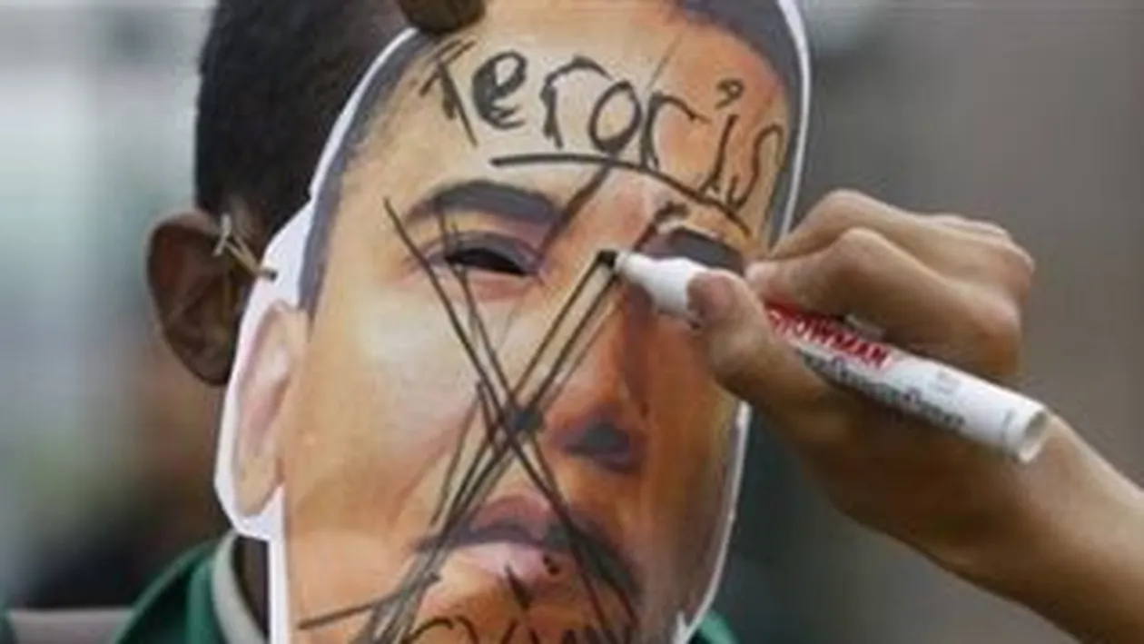 Mii de extremisti musulmani din Indonezia au protestat fata de viitoarea vizita a lui Barack Obama