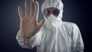Se cer pedepse mai mari pentru fuga din izolare! Se propun ani grei de închisoare pentru cine nu respectă regulile