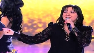 Asa ceva n-ai vazut! Carmen Serban si-a facut singura rochia de Revelion. Uite ce cosmar a iesit!