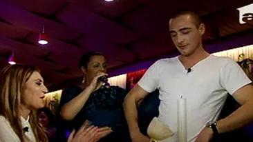 Vladimir Draghia s-a imbatat la filmarile pentru emisiunea Burlacul ca sa poata sa o sarute pe o concurenta? Se pare ca alcoolul are partea lui