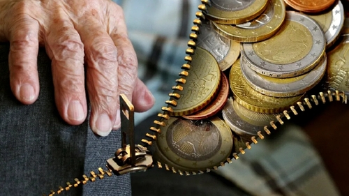 Pensionarii care vor primi bonusul consistent de 250 de euro! Se întâmplă până pe 15 noiembrie, în Grecia