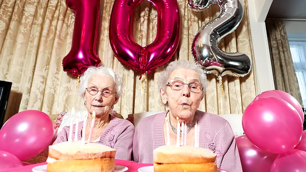 Phyllis Jones și Irene Crump, cele mai bătrâne gemene din Marea Britanie, împlinesc 102 ani. Secretul longevității și vitalității lor este incredibil