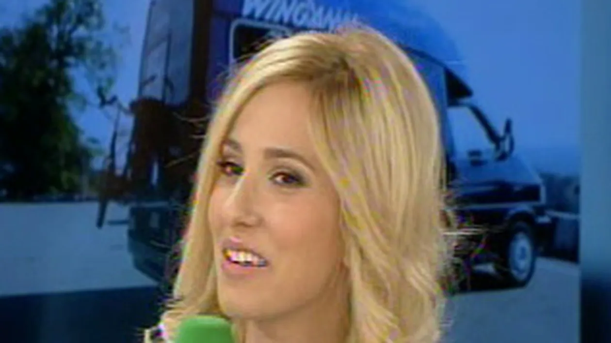 Uite cum arata rulota minune in care Dana Rogoz a fost ceruta in casatorie si unde si-a petrecut luna de miere! Hainele fashionistei au incaput doar intr-un dulapior!