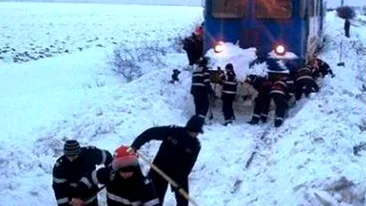 Trenul in care sunt blocati 400 de oameni, de peste 50 de ore, a plecat spre Galati