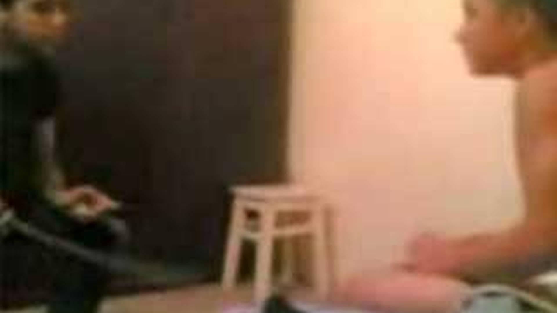 VIDEO TERIFIANT Ameninta cu sabia un copil sa-si dea jos chilotii ca sa-l taie!