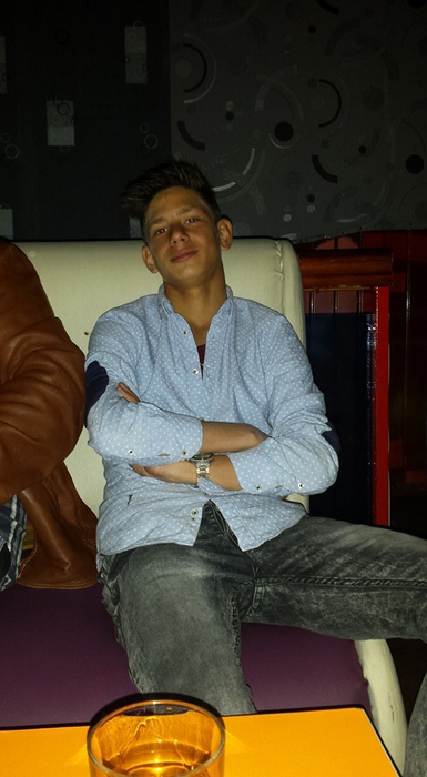 Gabriel Ştefănescu, băieţelul care s-a făcut remarcat în ediţia a doua a emisiunii concurs ”Românii au talent” cântând la fluier, a crescut şi e bărbat în toată regula