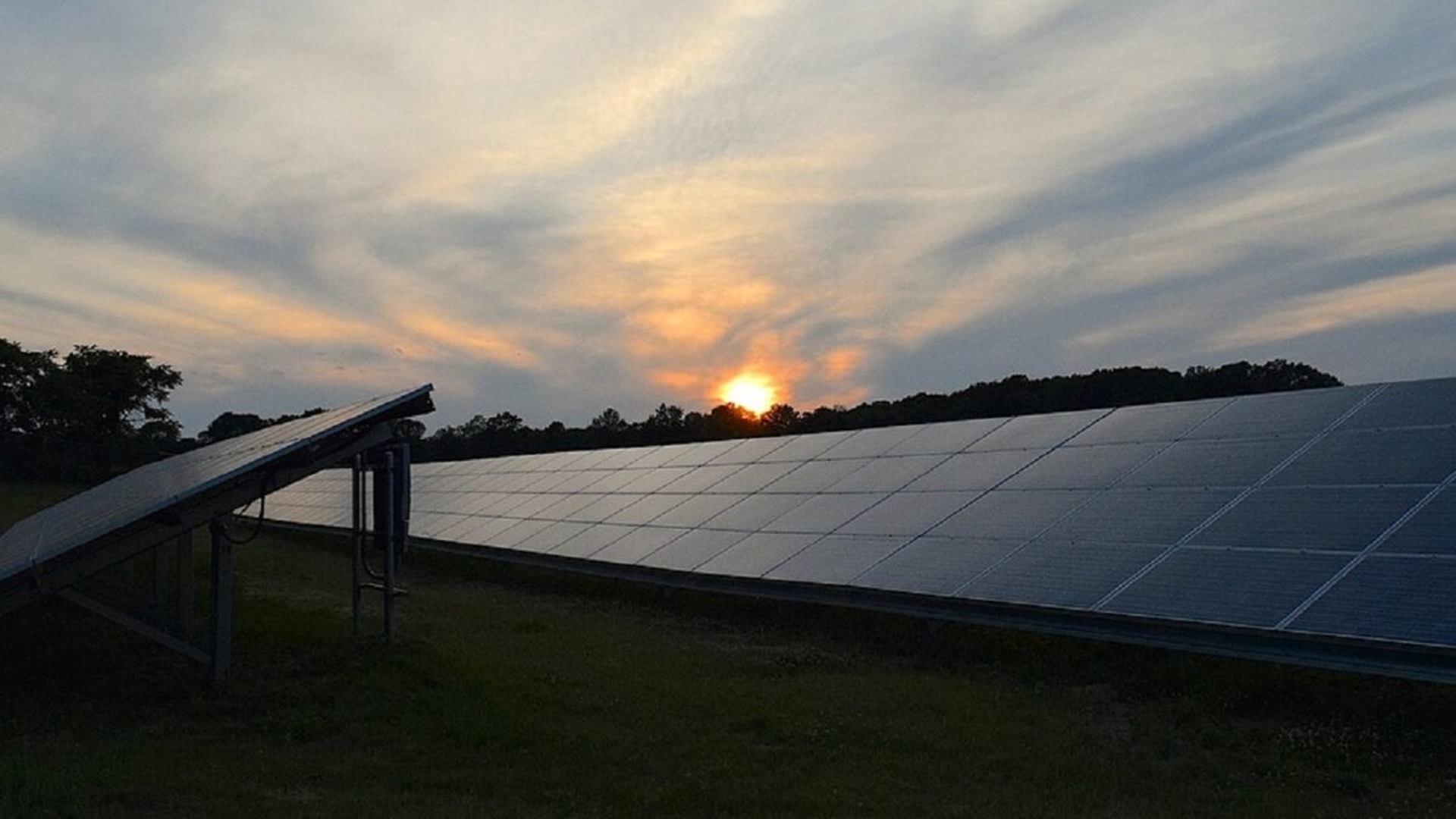 Panourile fotovoltaice, o afacere profitabilă pentru români. ,,A fost un vis, să ajungem la energia regenerabilă”