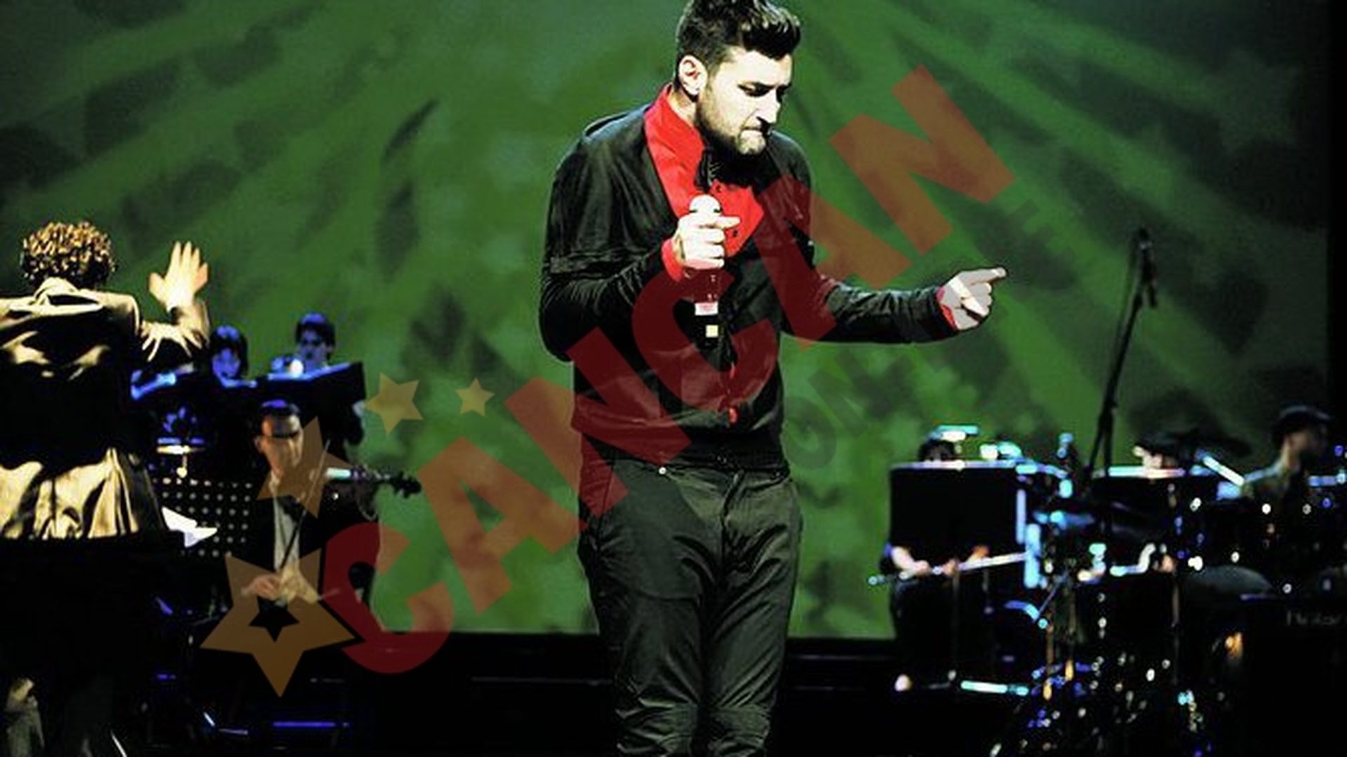 Smiley a dedicat "Am bani de dat" orchestrei