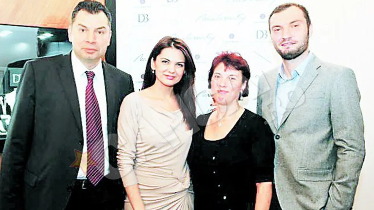 Iubire pentru o piatra pretioasa! Malvina Cervenschi, tratata ca un diamant de un bijutier